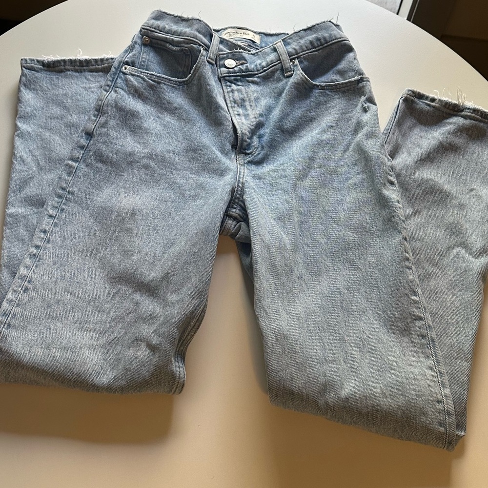Abercrombie Curve Love Ultra High Rise 90s Straight criss cross Jean - Picture 8 of 13